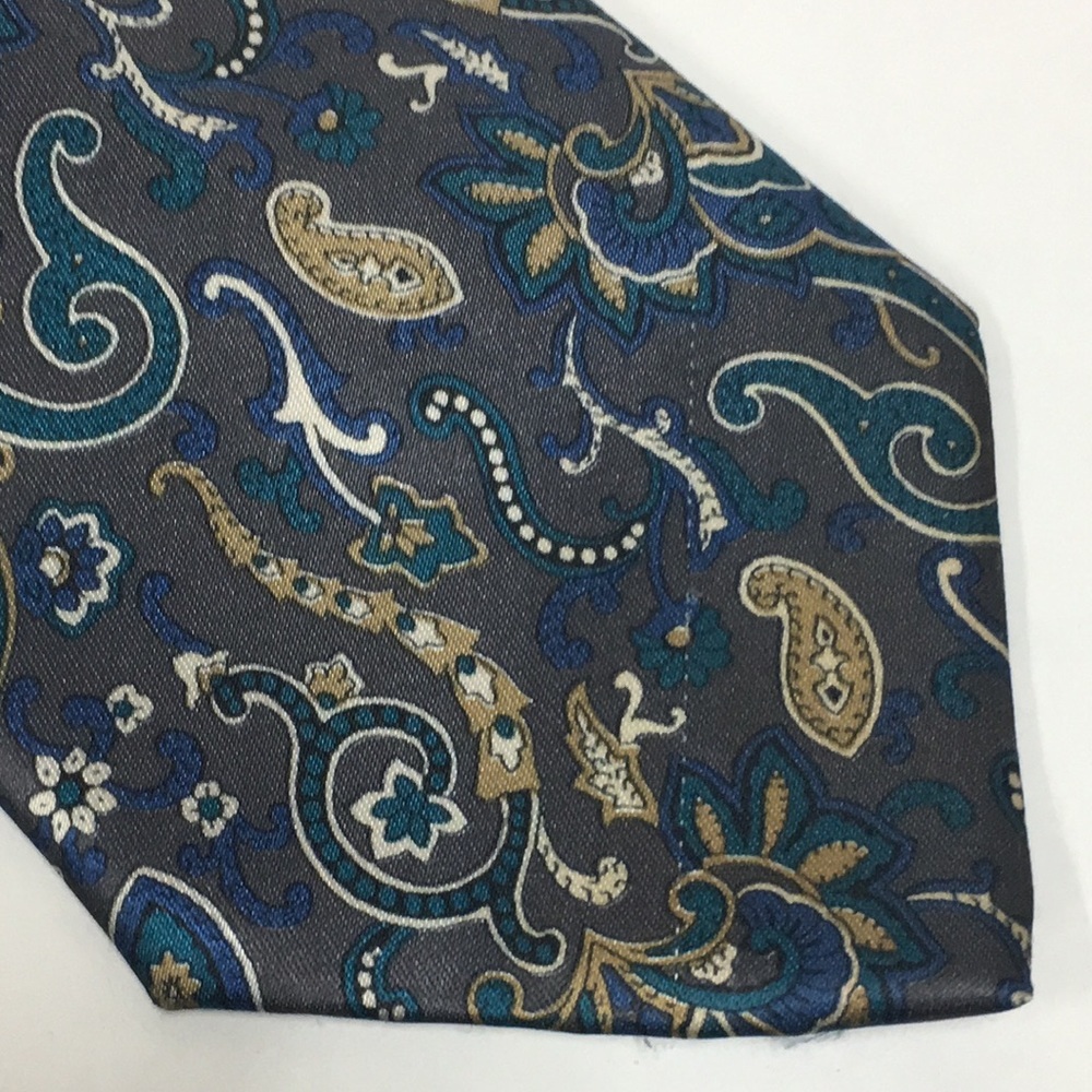 FINAL MARKDOWN Van heusen paisley tie